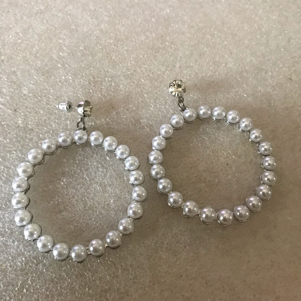 Faux pearls round earring